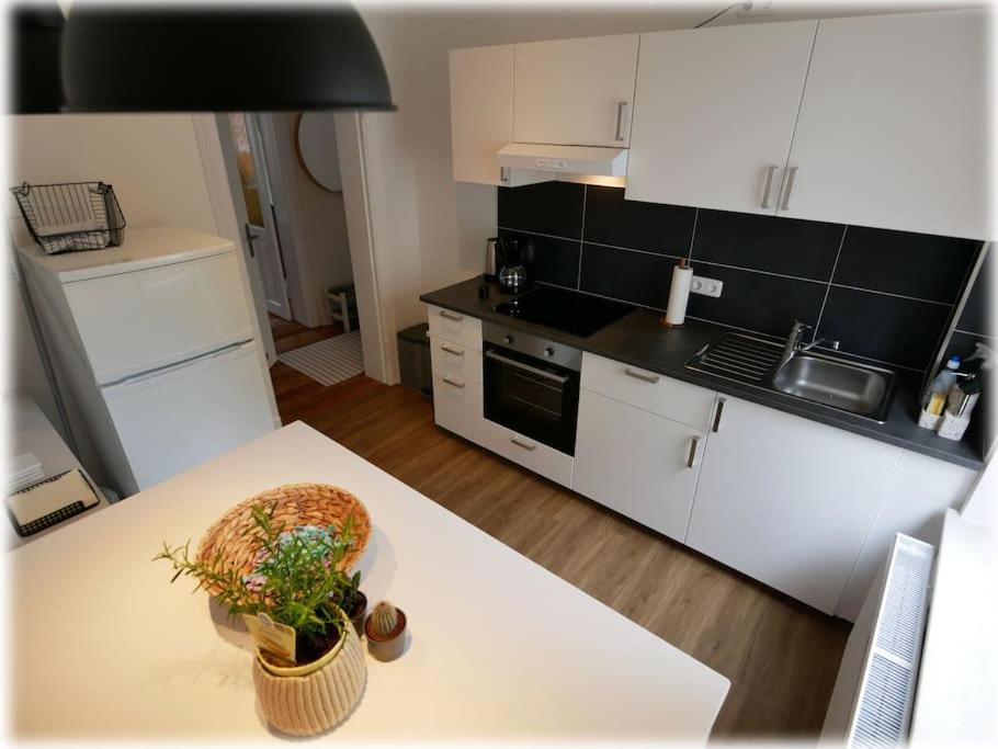 Gemuetlich - 2 Zimmer-Altbau, 24H Check-In Kiel Exterior foto